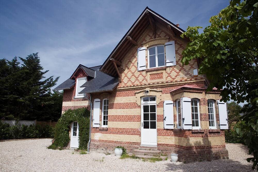 Charmante Villa mit Garten in Strandnähe 1