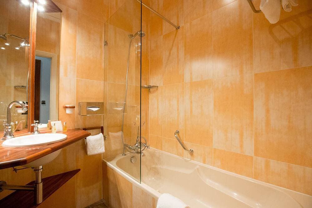 Foto 8 von 9: Doppelzimmer-Eigenes Badezimmer