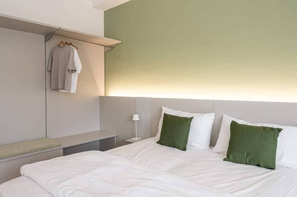 Foto 9 von 30: Doppelzimmer-Komfort-Ensuite mit Dusche-Strassenblick