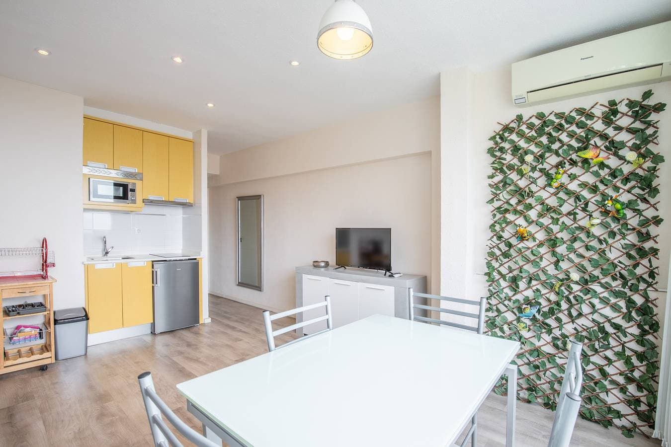 Foto 6 von 23: Ferienwohnung 'Vistas Al Mar - Junto A La Playa' mit Meerblick, Gemeinschaftspool und WLAN