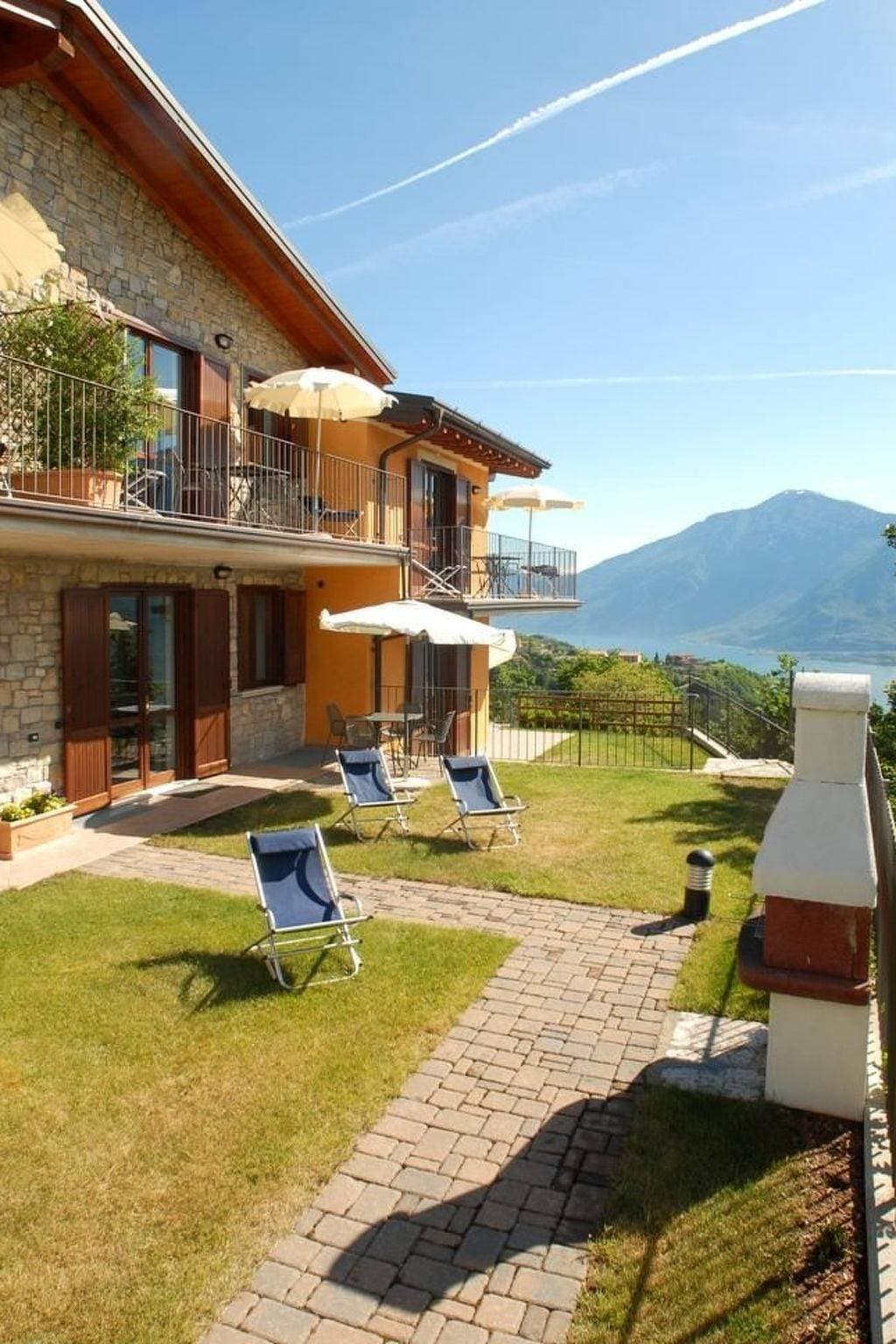 Foto 6 von 21: 'Zwei-Zimmer-Balkon