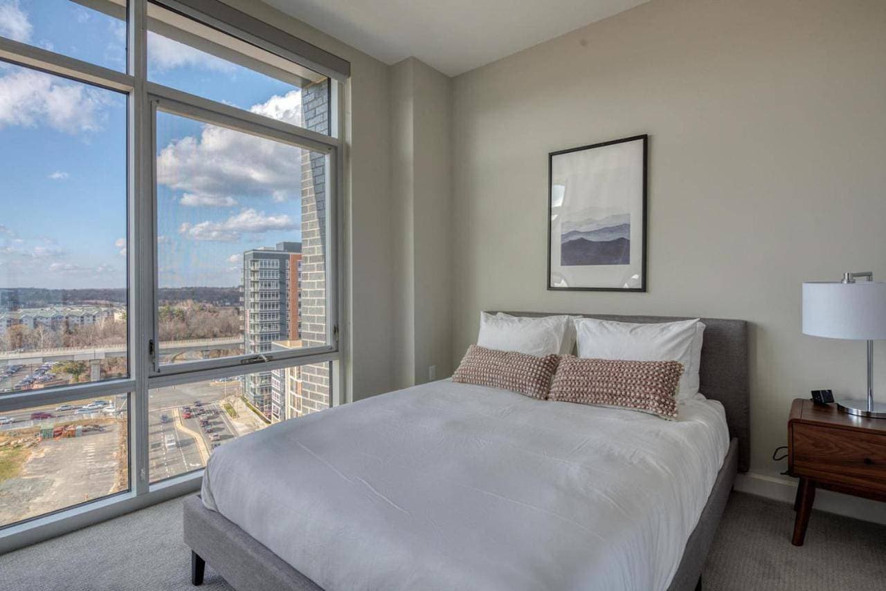 Foto 6 von 29: Fairfax 1Br w pool elevator workspace Wdc-778