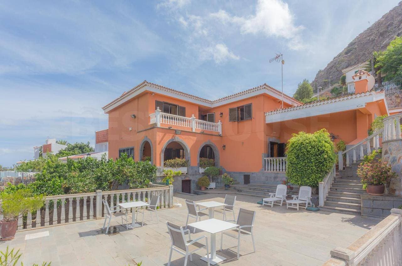 Fantastic Rural House with Pool and terrace 1