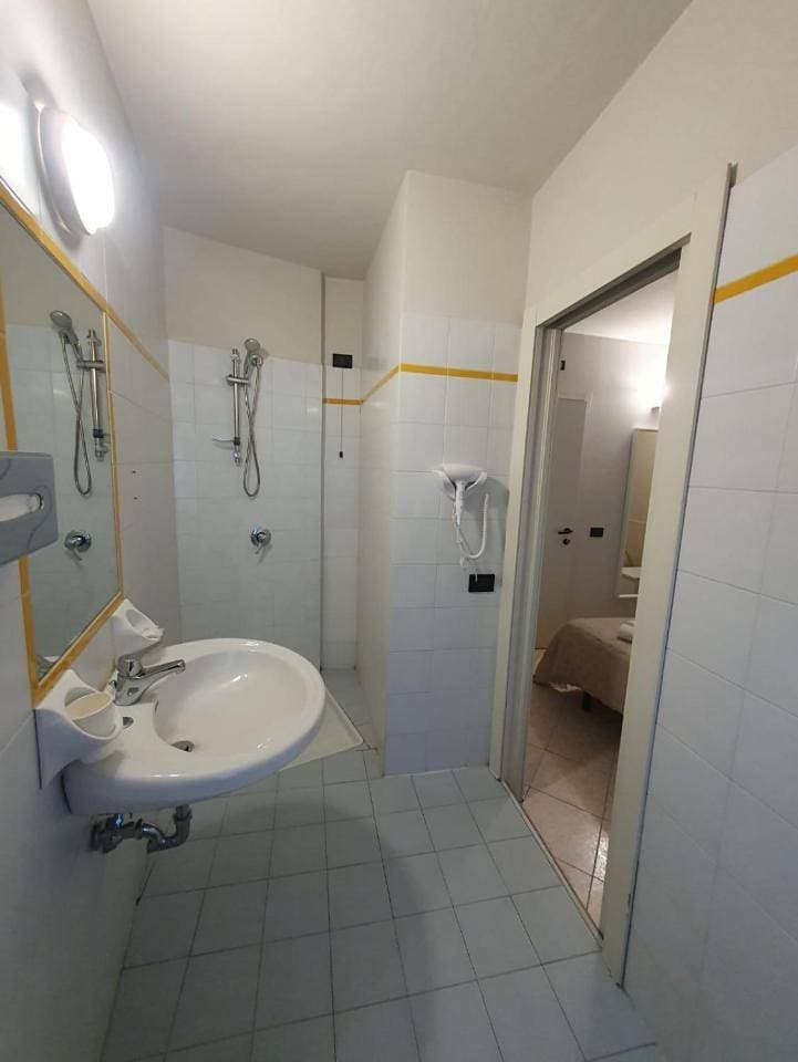 Foto 11 von 14: Double Room with Private Bathroom