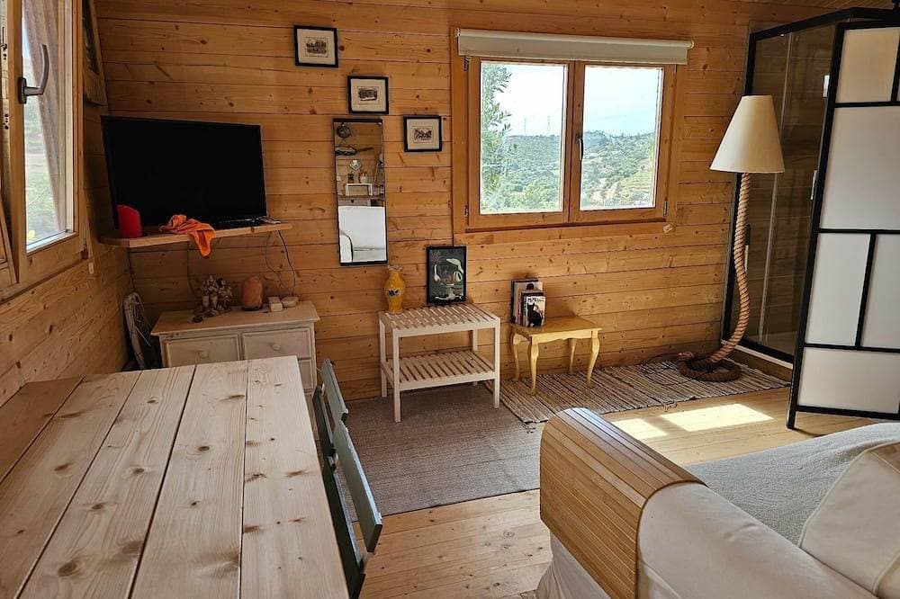 Foto 2 von 28: Cabin Sleeps 2 with Enclosed Garden