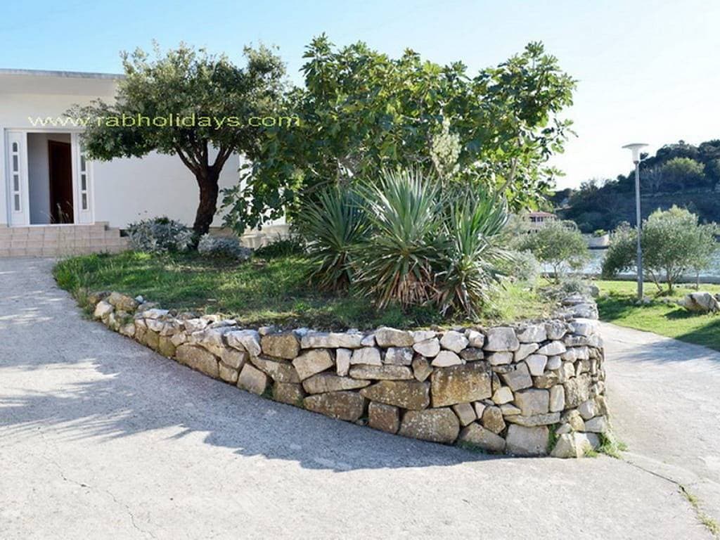 Foto 3 von 20: Ferienhaus in Rab mit Schwimmbecken