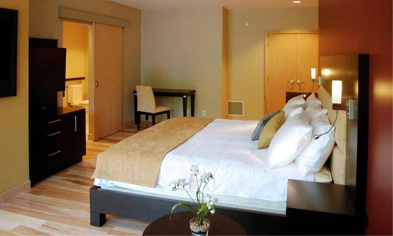 Foto 8 von 12: Superior Room with One King Bed –Eco River Lodge