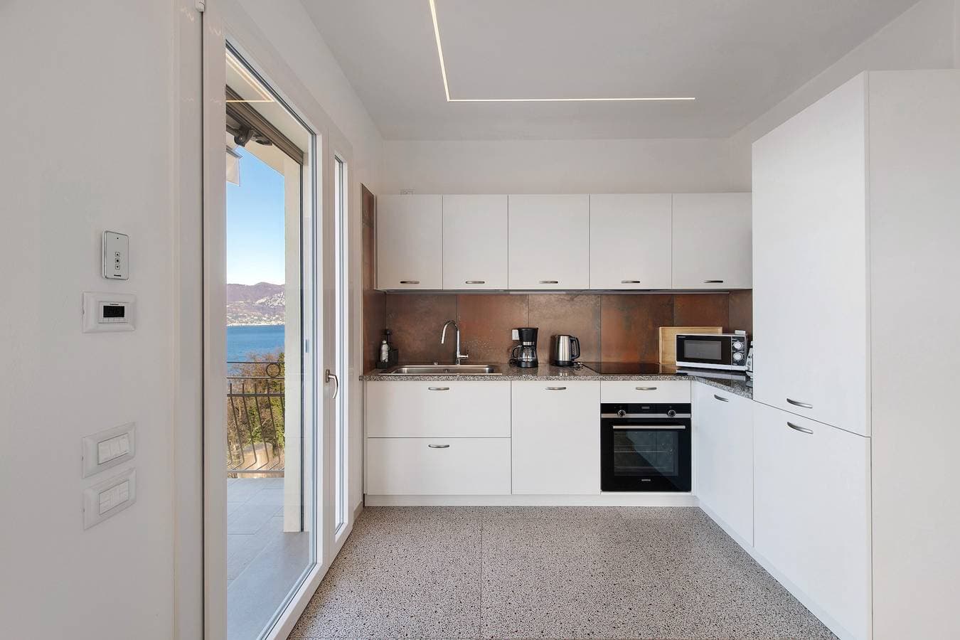 Foto 6 von 31: Ferienwohnung 'Casa Serena' mit Seeblick, WLAN und Klimaanlage