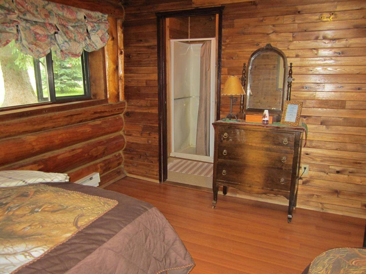 Foto 9 von 9: Standard Double Room (1 double, 1 twin)