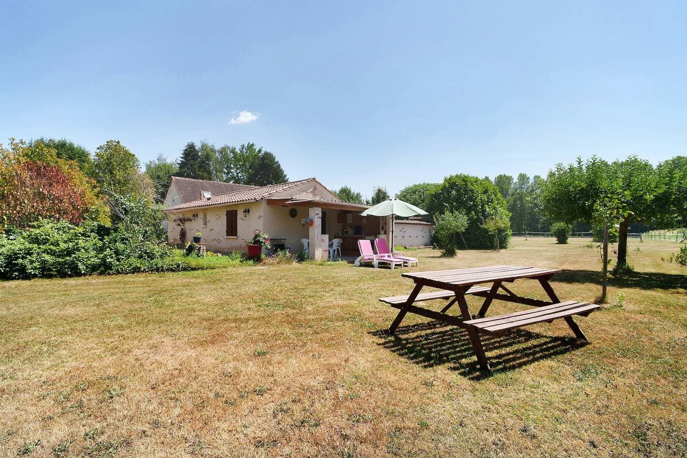 Foto 13 von 19: Bed & Breakfast „Chambre Double Carpediem Bergerac“ mit Gemeinschaftsgarten, WLAN und Klimaanlage