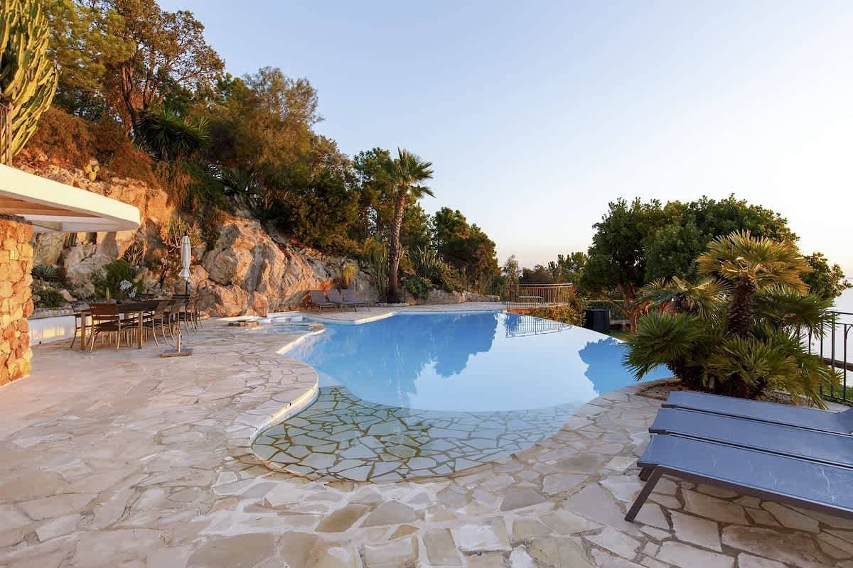 Foto 10 von 77: Villa für 10 Personen mit Garten