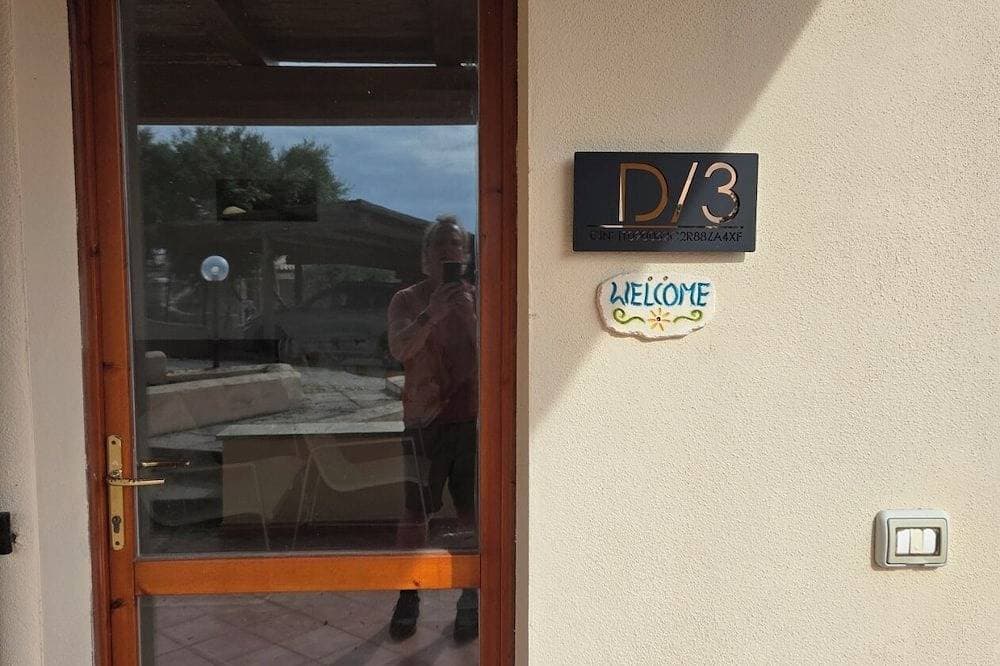 Foto 11 von 30: Newly Fitted Out 2 Bed Apartment, 1km from Beach, Sleeping up to 5