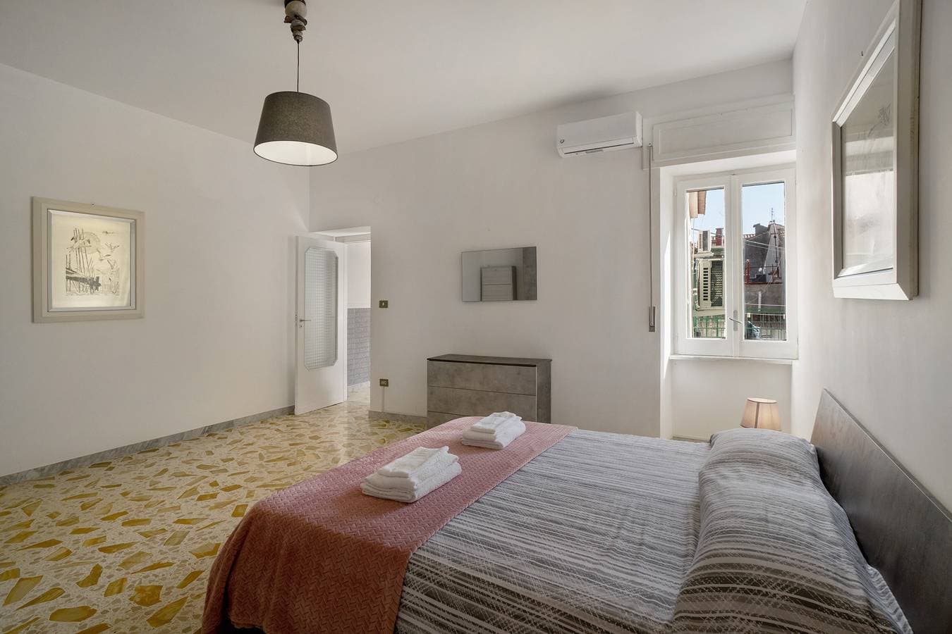 Foto 11 von 22: Ferienwohnung 'Casa Di Mieri' mit Bergblick, Wi-Fi und Klimaanlage