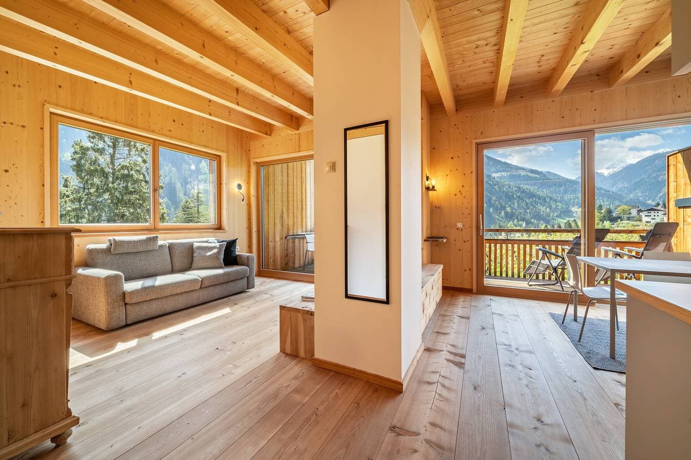 Foto 2 von 20: Ferienwohnung 'Mayrhof im Kirschengarten' mit Bergblick & Balkon