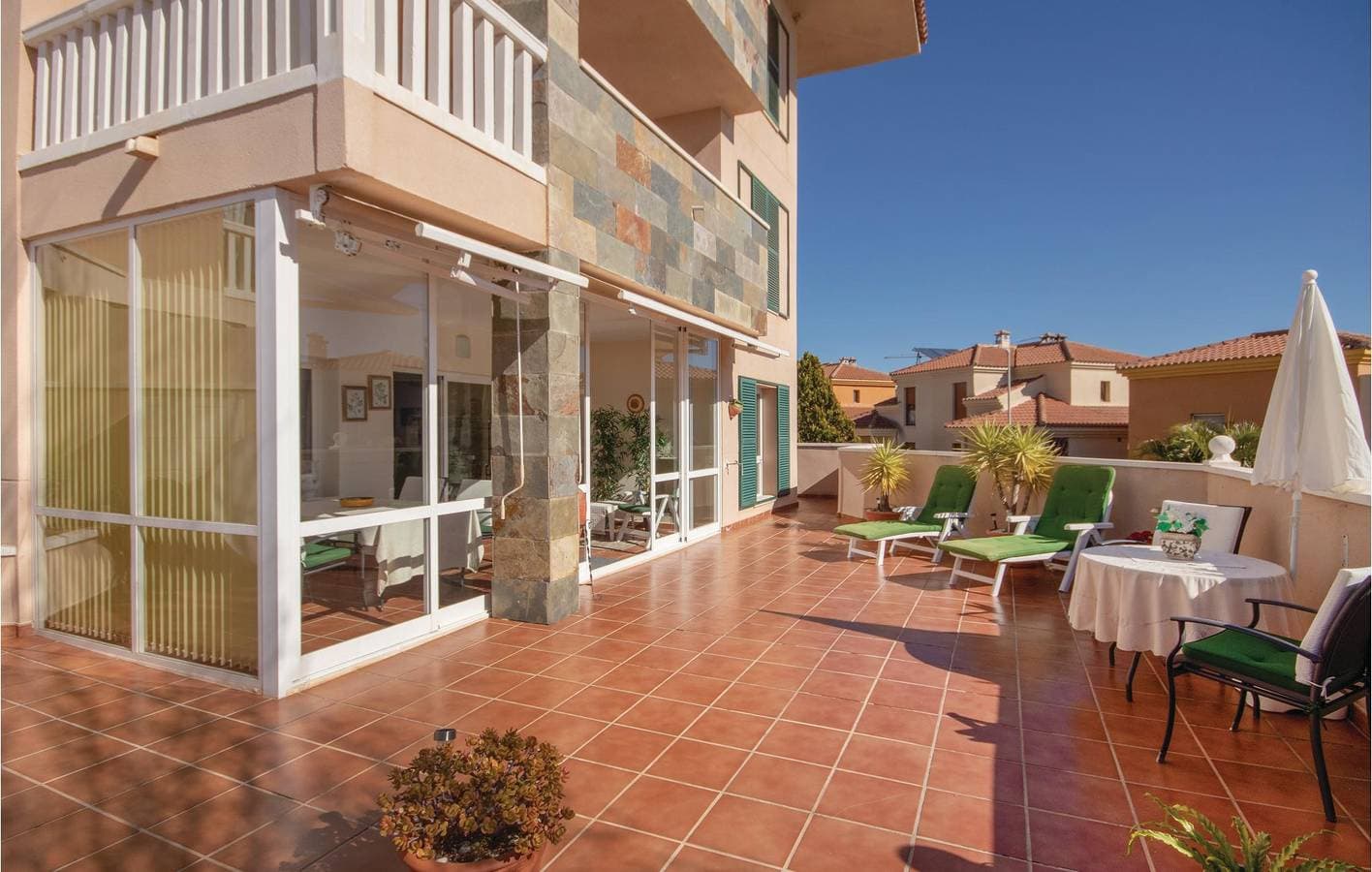 Foto 3 von 30: Torreblanca Oase: 80m² mit AC, Pool & Terrasse