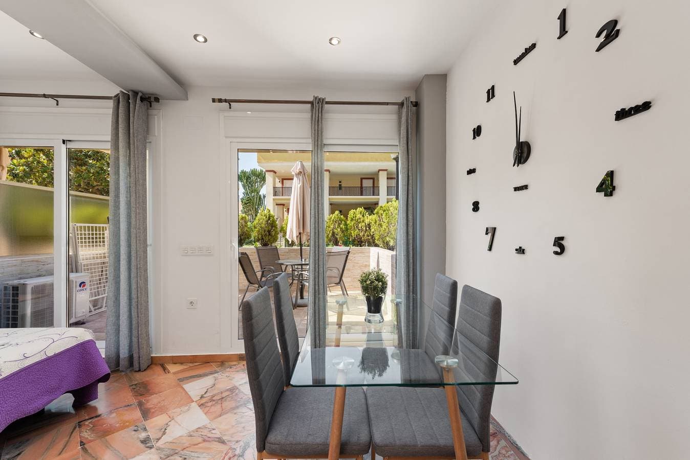 Foto 13 von 25: Einzimmerwohnung 'Romana Playa 203' mit Pool, privater Terrasse und WLAN