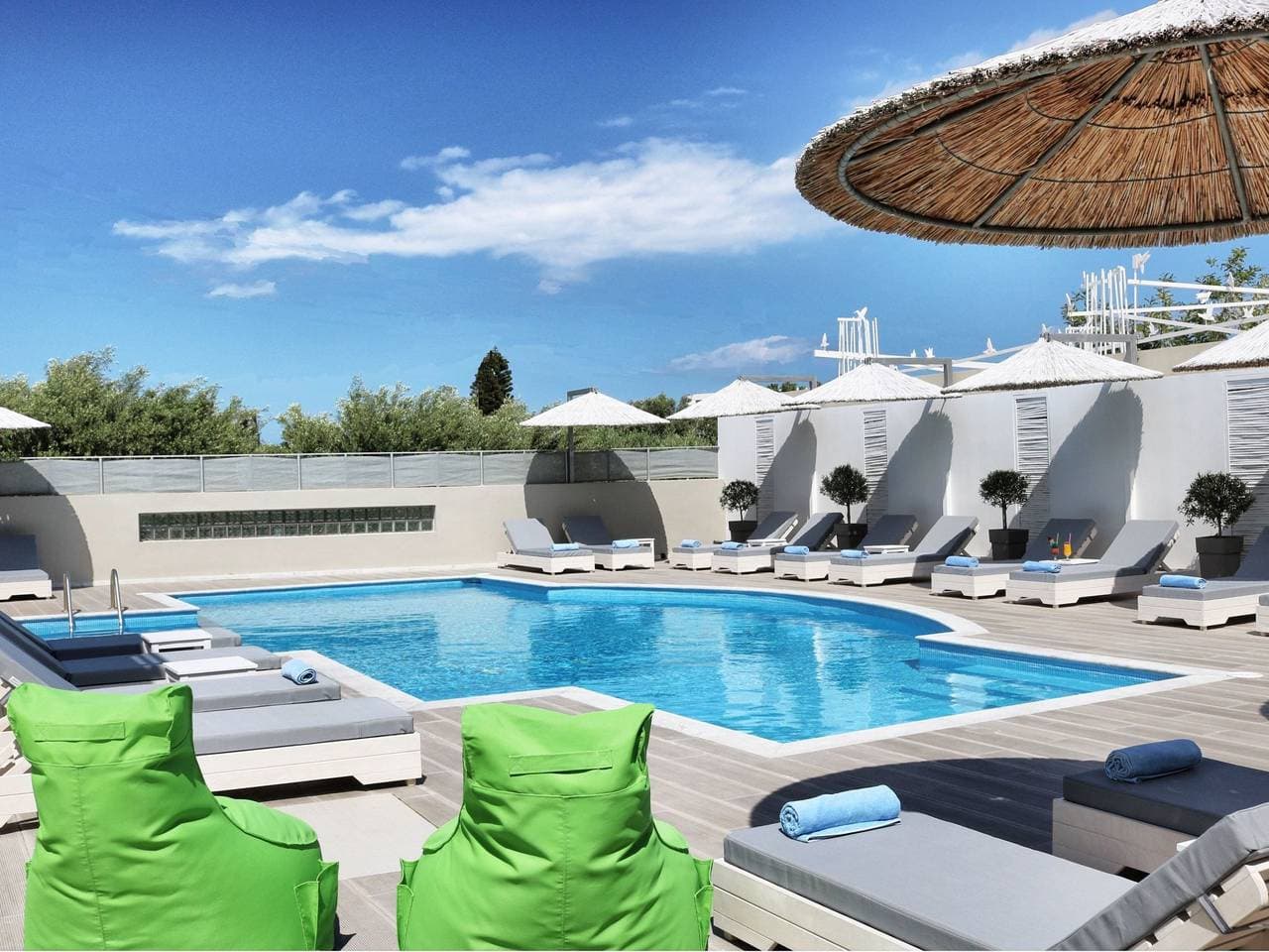 Foto 3 von 27: Elounda Garden Maxima Suite Beheiztes Schwimmbad