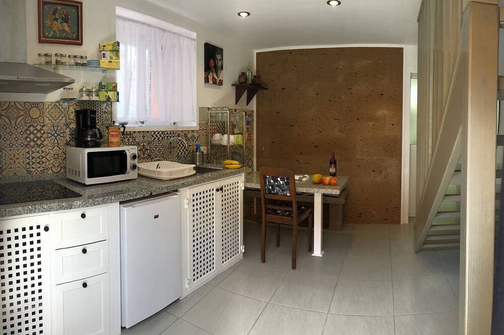 Dorfshaus komplett renoviert 4 Appartements mit Innenhof in Arico Viejo. A 1
