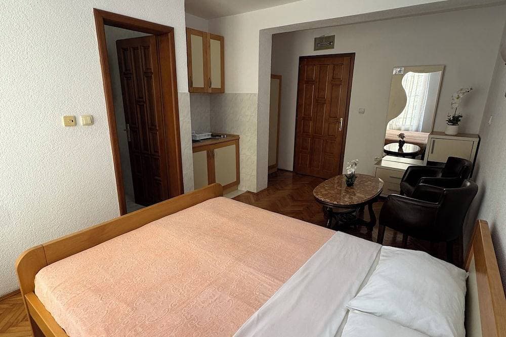 Beautiful 1-bedroom apartment with AC in welcoming Budva 1