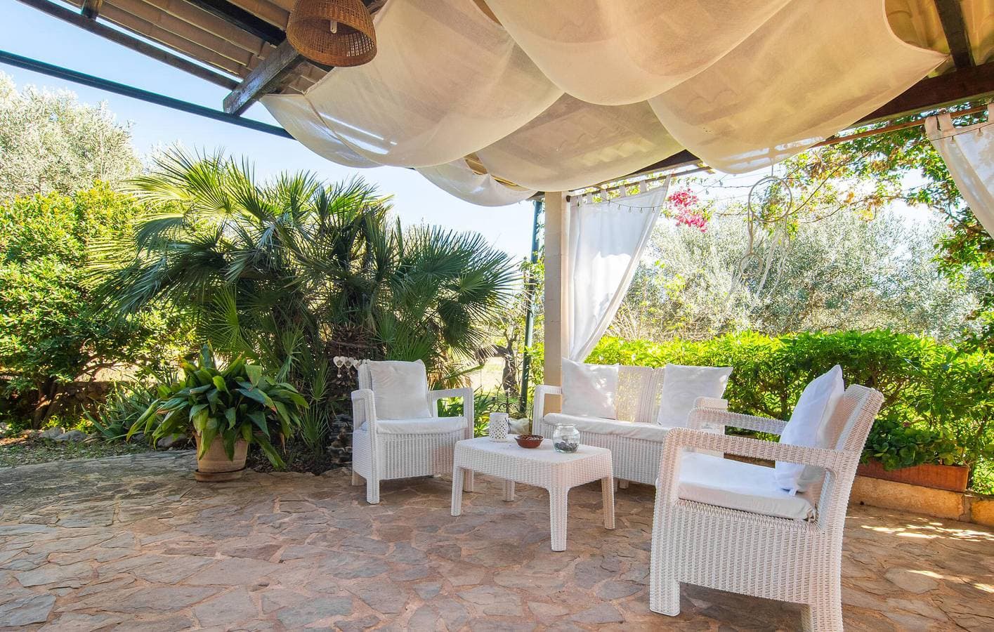 Foto 10 von 38: Búger Oase: Charmante Wohnung mit Pool und Terrasse