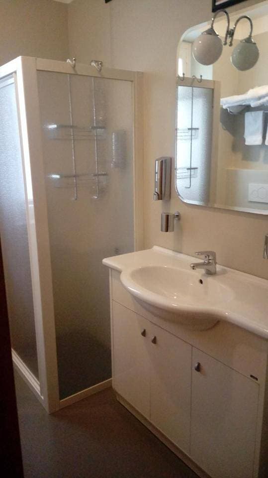 Foto 9 von 13: Standard Double or Twin Room