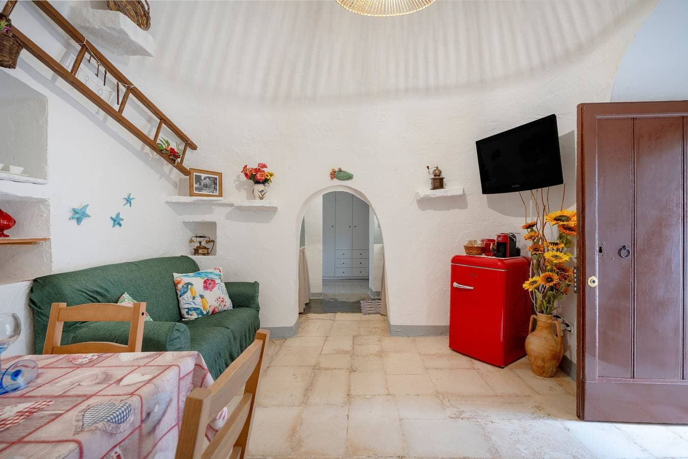 Foto 3 von 23: Trullo 'Negli Ulivi' mit privater Terrasse, WLAN und Klimaanlage