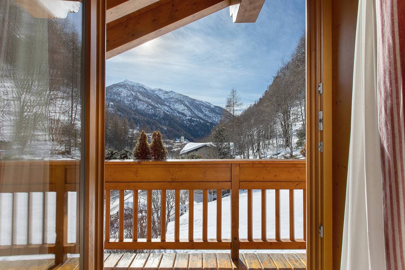 Foto 3 von 47: Zimmer 'Lampon' mit Bergblick, Gemeinschaftsterrasse