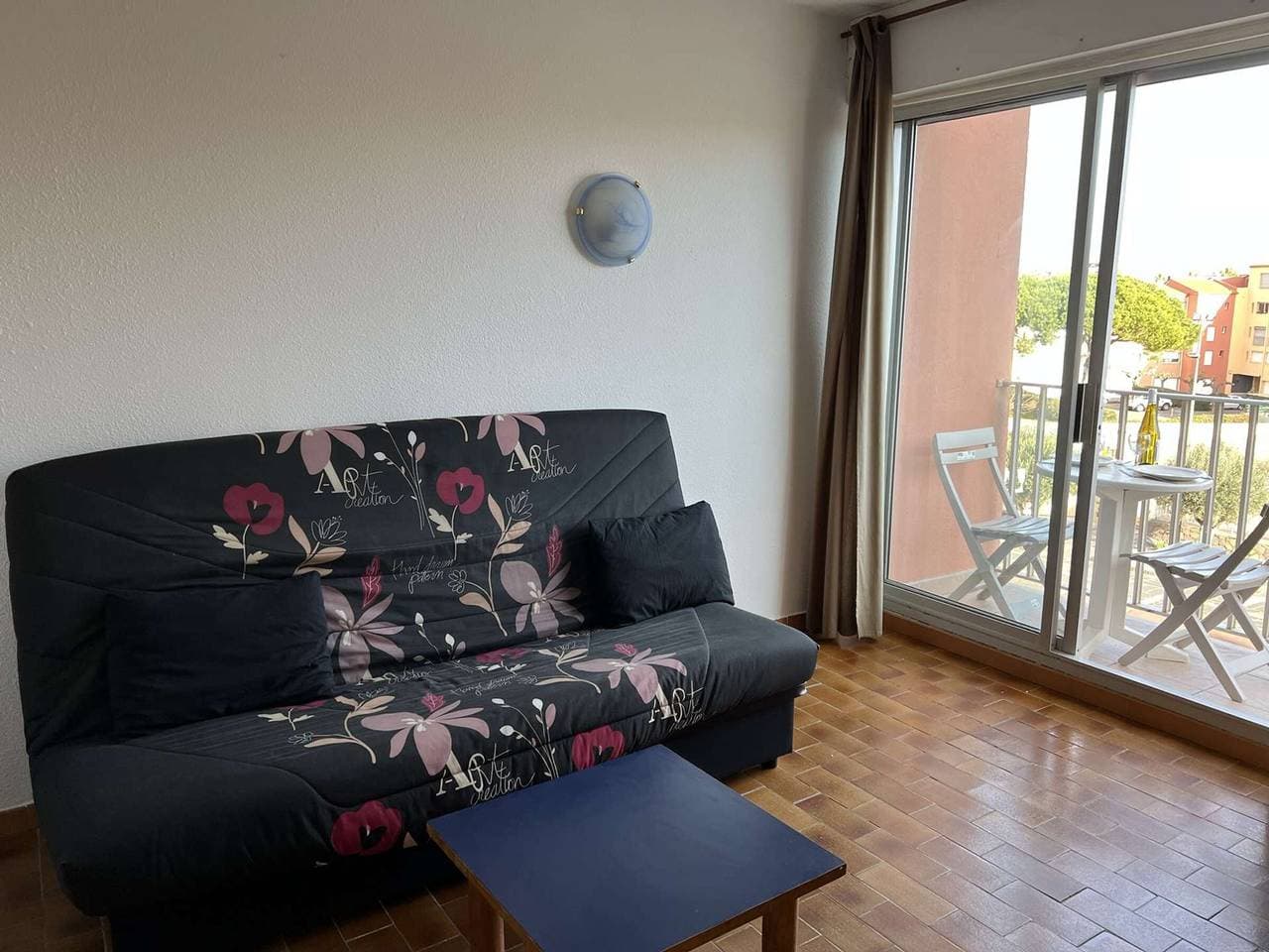 Foto 5 von 13: Studio im Zentrum mit Swimmingpool, Balkon und Strandnähe