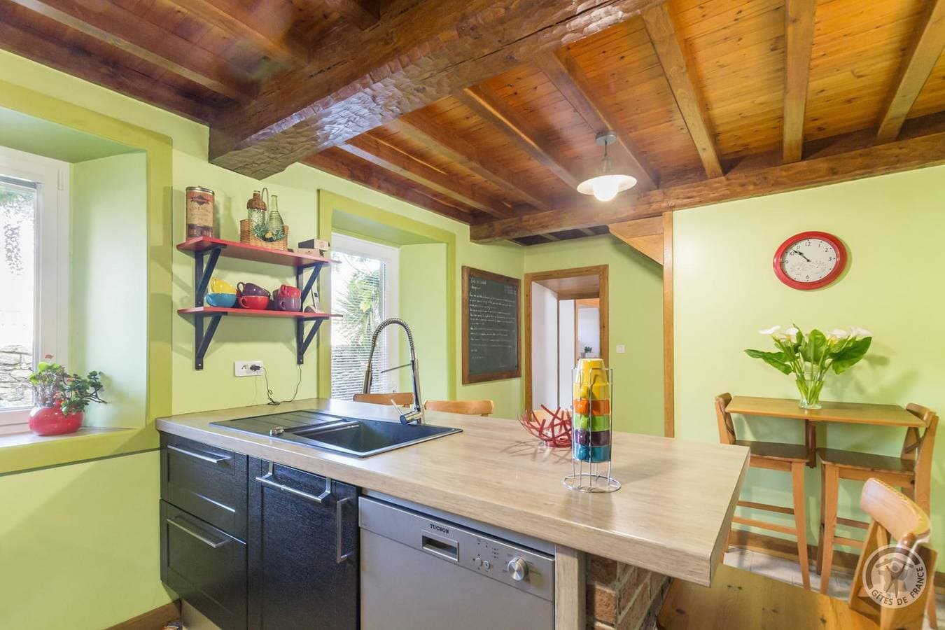 Foto 11 von 21: Geräumige 171m² Gite: Zu Fuß nach Saint-Germain-des-Vaux!