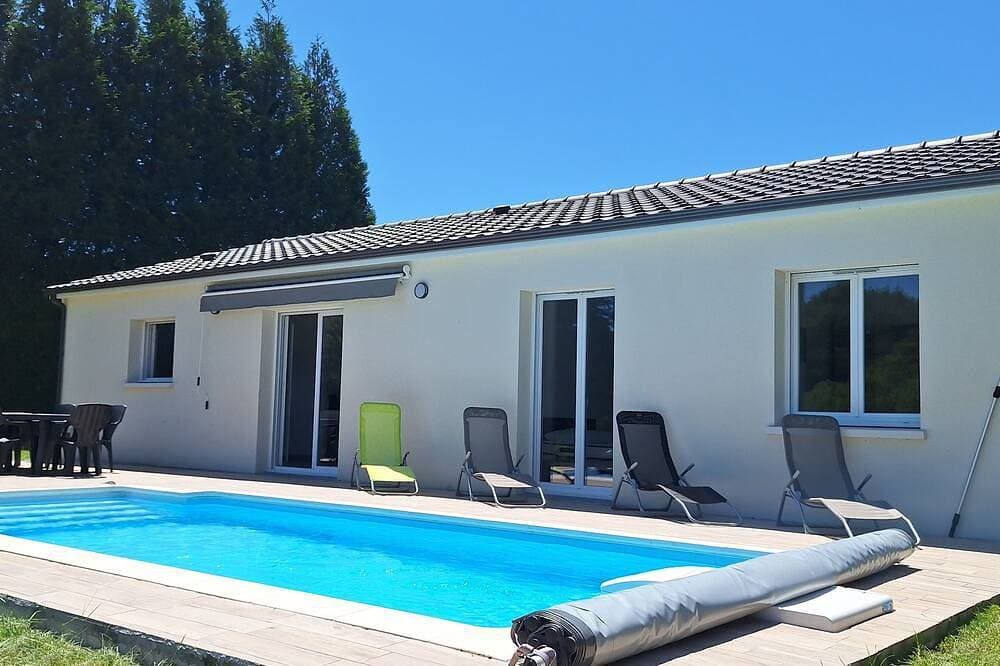 Quiet house in Périgord Vert with private pool 1