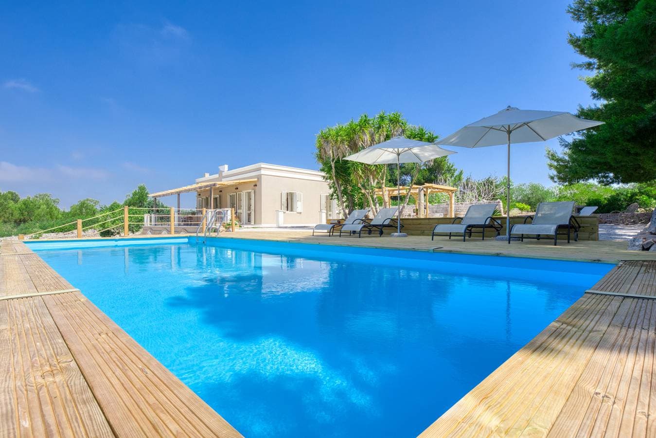 Sandstrand 2km: Panorama-Meerblick-Villa mit Pool 1