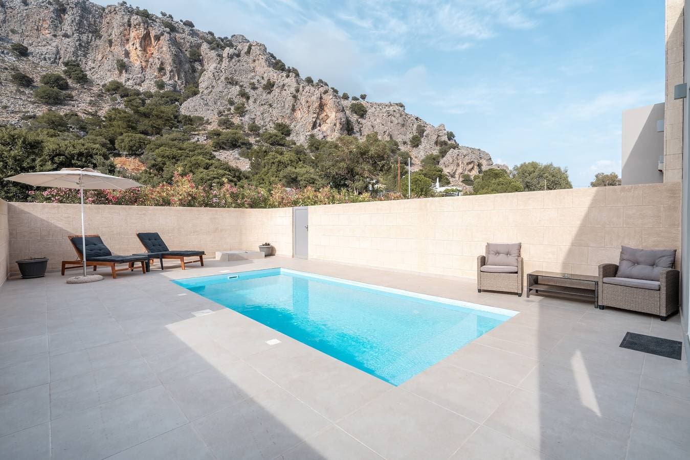Foto 2 von 20: Ferienwohnung 'Tesoro Del Mare mit Privat Pool 2' mit Bergblick, WLAN und Klimaanlage