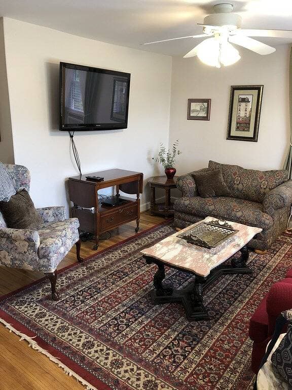 Foto 13 von 21: Wein-Traumpfad - 2 Schlafzimmer Cottage - Perfekte Lage am Seneca-Weinpfad!