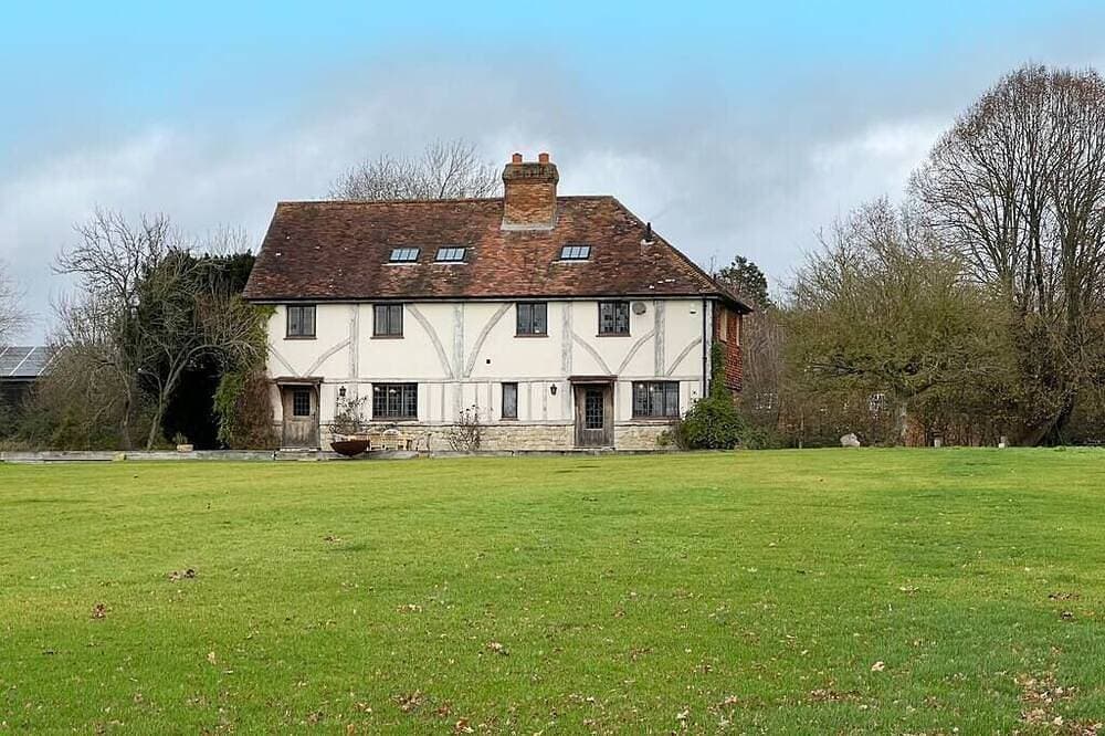 Garden Of Eden: Large Farmhouse & Grounds, Kent 1
