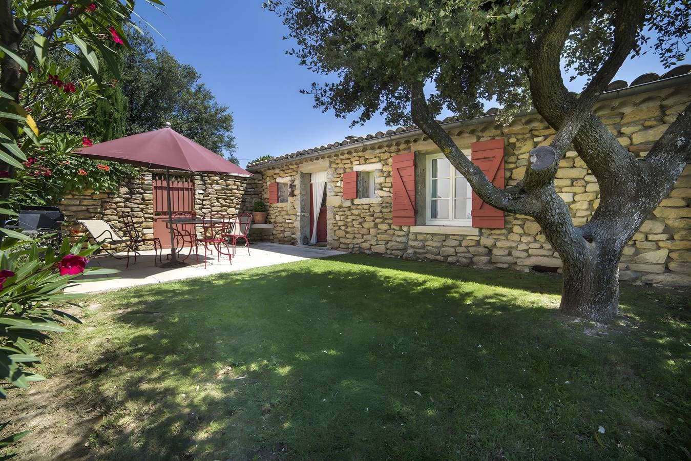 Foto 2 von 13: Le Petit Mas Provençal – Ruhiges Steinhaus mit Pool und Blick auf die Weinberge