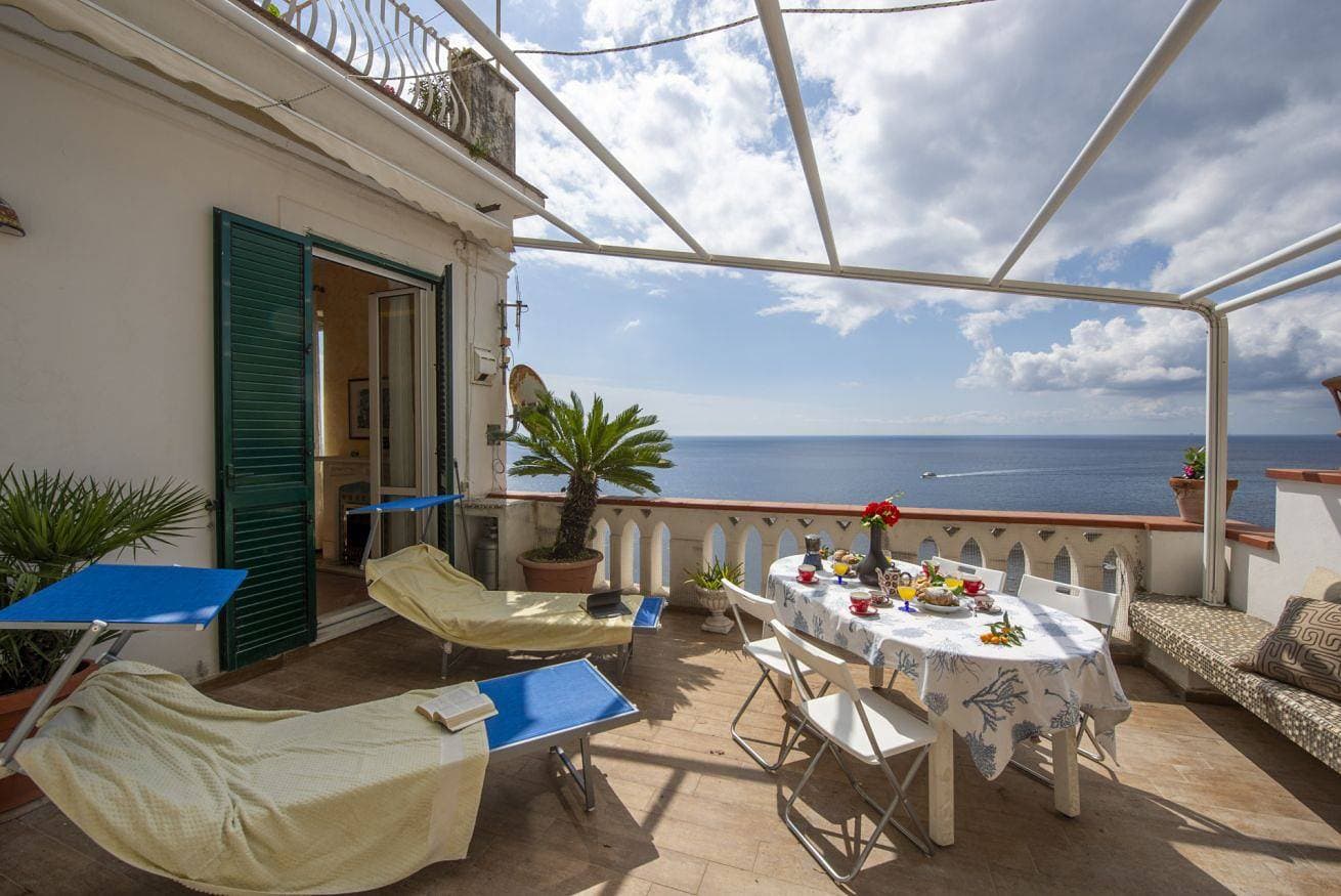 Foto 6 von 37: Ferienwohnung für 4 Personen mit Balkon/Terrasse