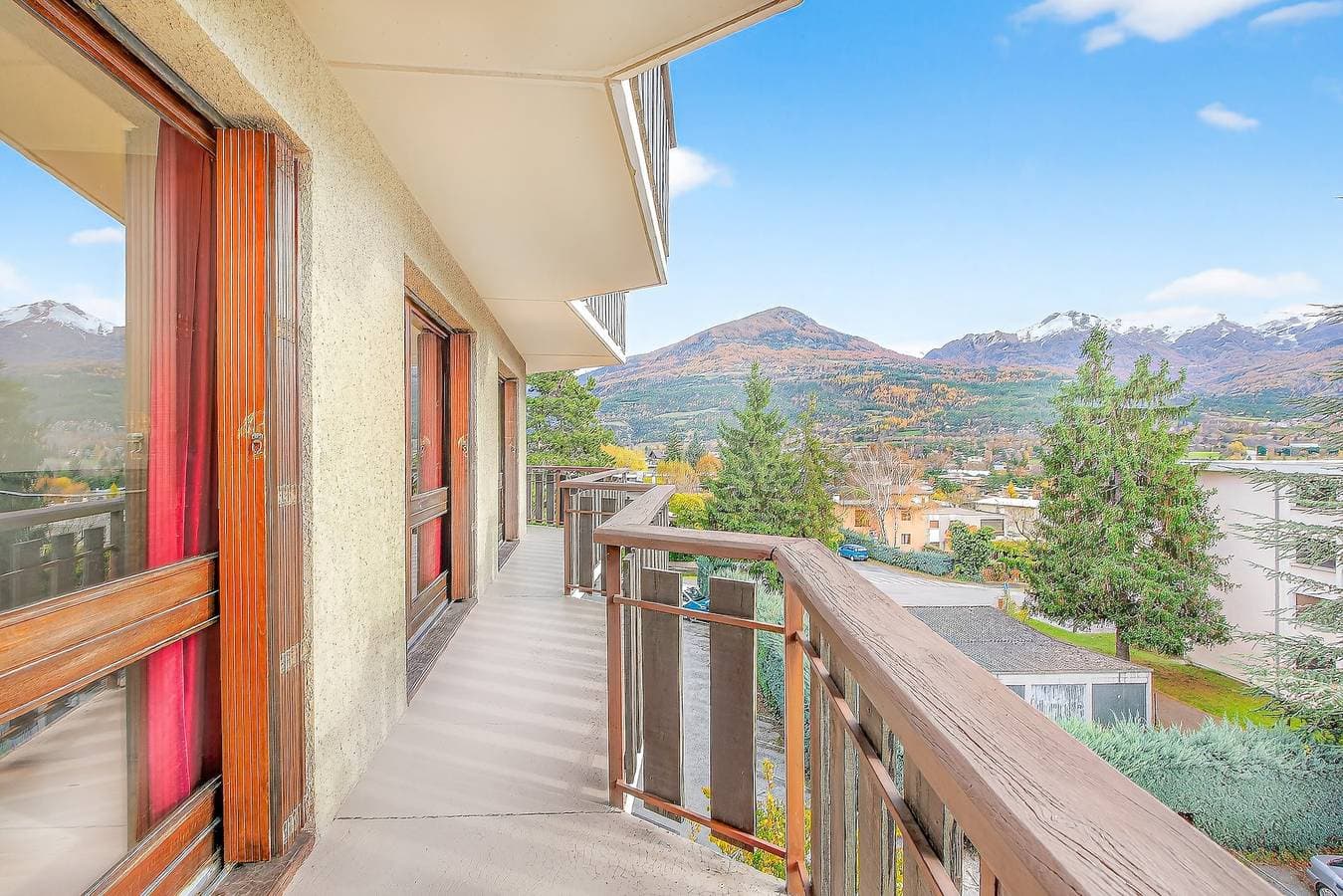 Foto 3 von 35: Le Plein Ciel – Seeblick, WLAN, renoviertes Apartment in Embrun