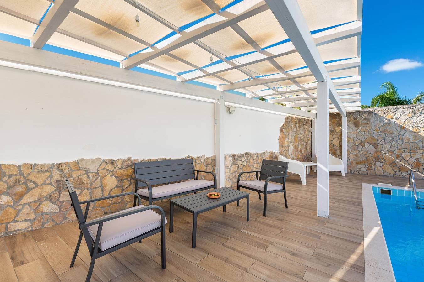 Foto 7 von 38: Villa für 6 Personen mit Pool