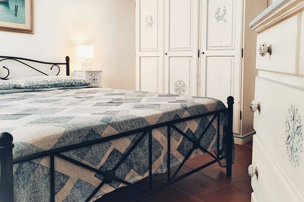 Charming 2-bedroom cottage with WiFi, AC in lovely Quartu Sant'Elena 1