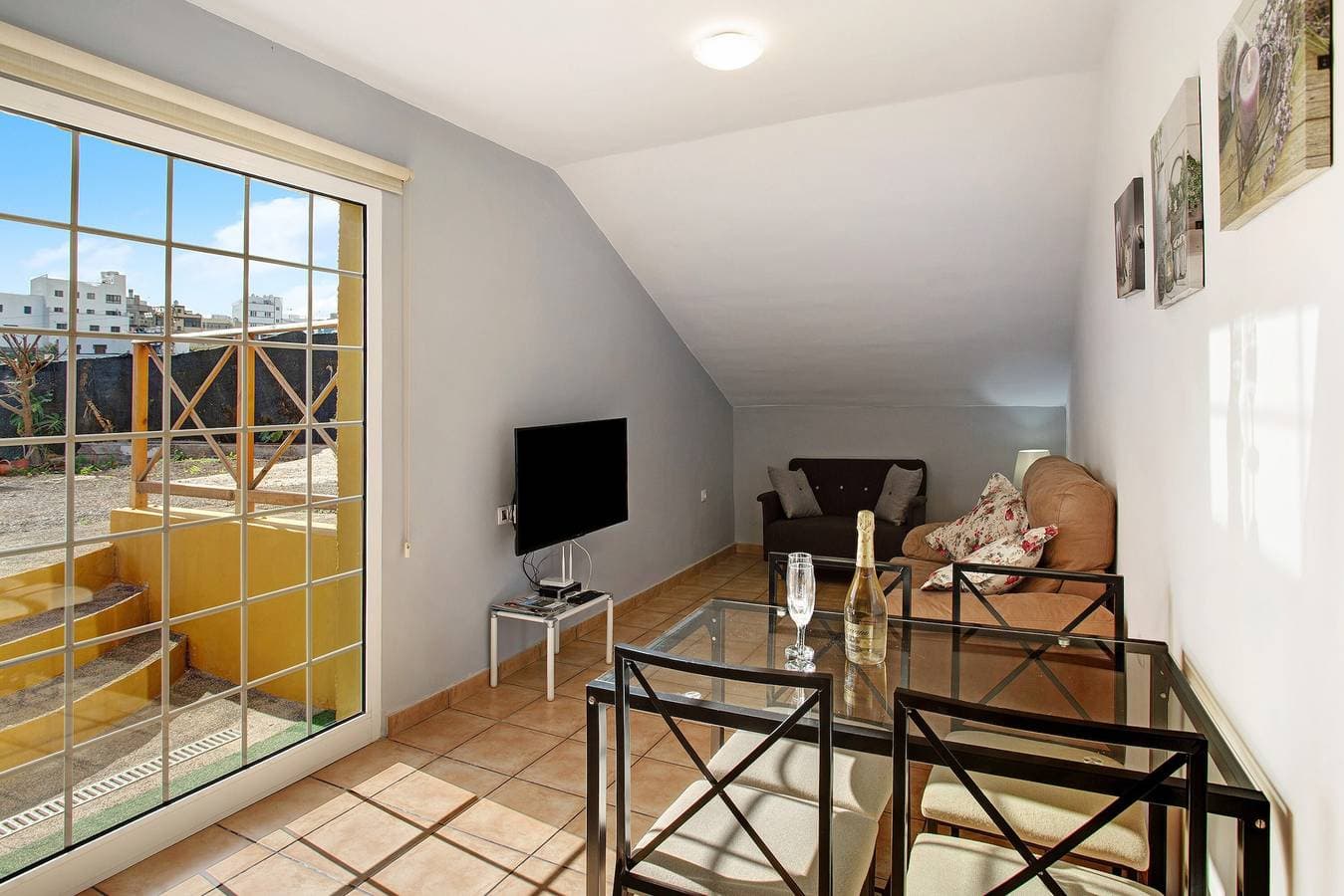Foto 7 von 20: Ferienwohnung 'Montemar 1' mit Meerblick, Gemeinschaftspool und WLAN