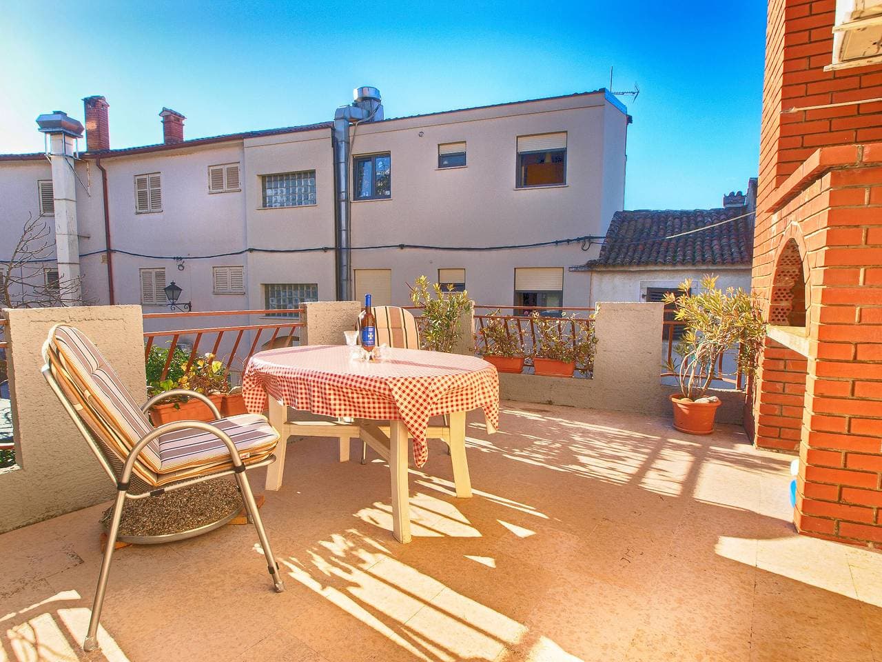 Foto 7 von 29: Ferienwohnung für 4 Personen mit Terrasse