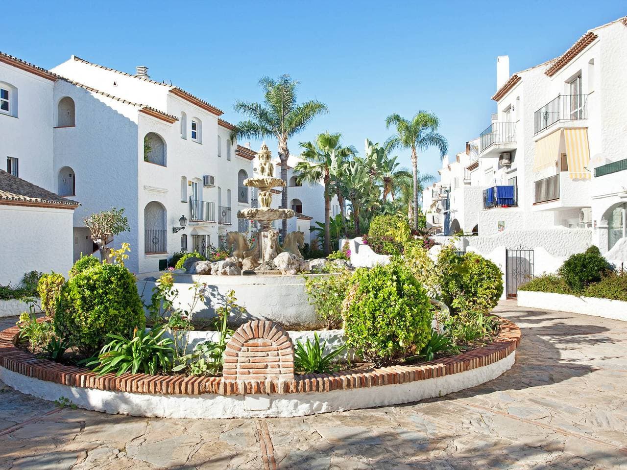 Foto 11 von 11: Ausgestattetes Studio in Estepona - Balkon und Gemeinschaftspool