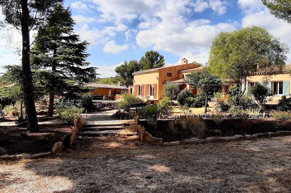 Private bedroom, swimming pool, pool-house, summer kitchen in beautiful, quiet property 1