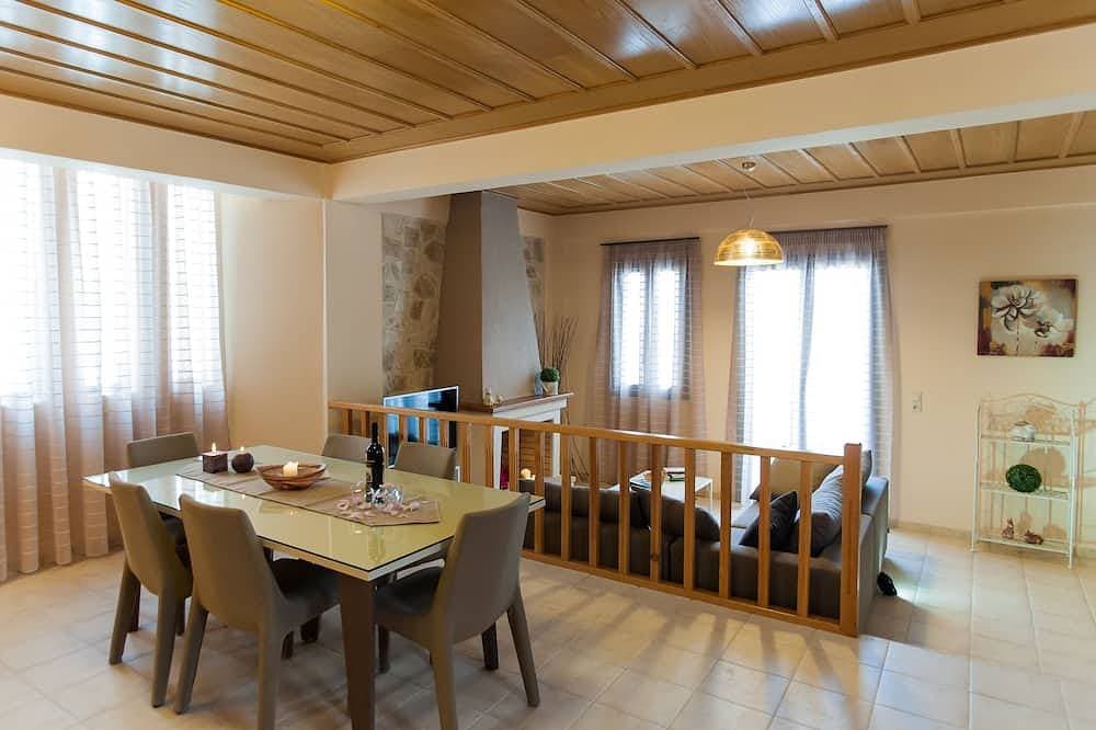 Foto 13 von 30: Zweistöckige Villa mit Pool in einer entspannten Umgebung
