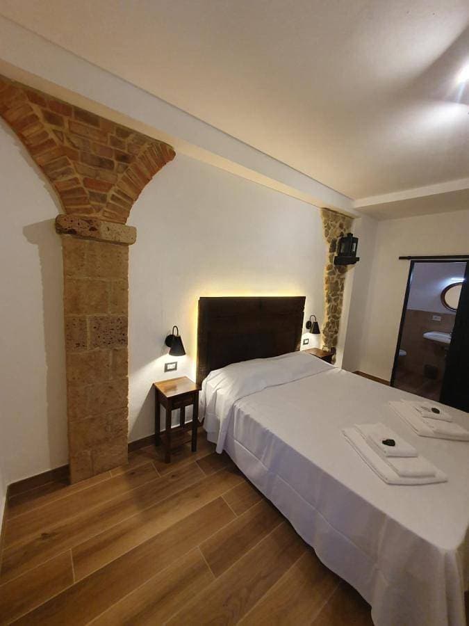 Foto 3 von 11: Double Room with Private Bathroom