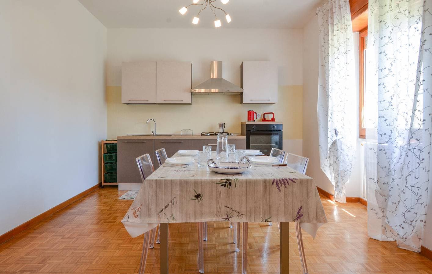 Foto 12 von 21: Modernes Apt mit Terrasse, AC & WiFi, 1.5km zum Strand