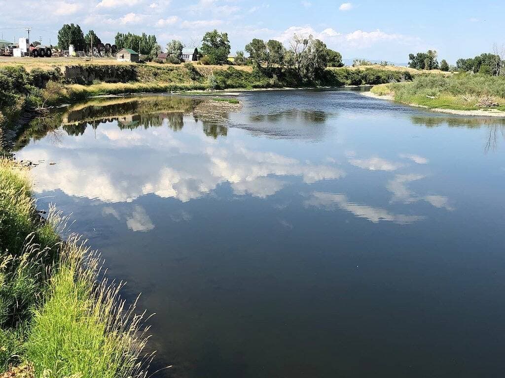 Foto 13 von 52: River Rest Luxury Cabin - The Beaverhead. Beautiful River and Mountain Views!!!