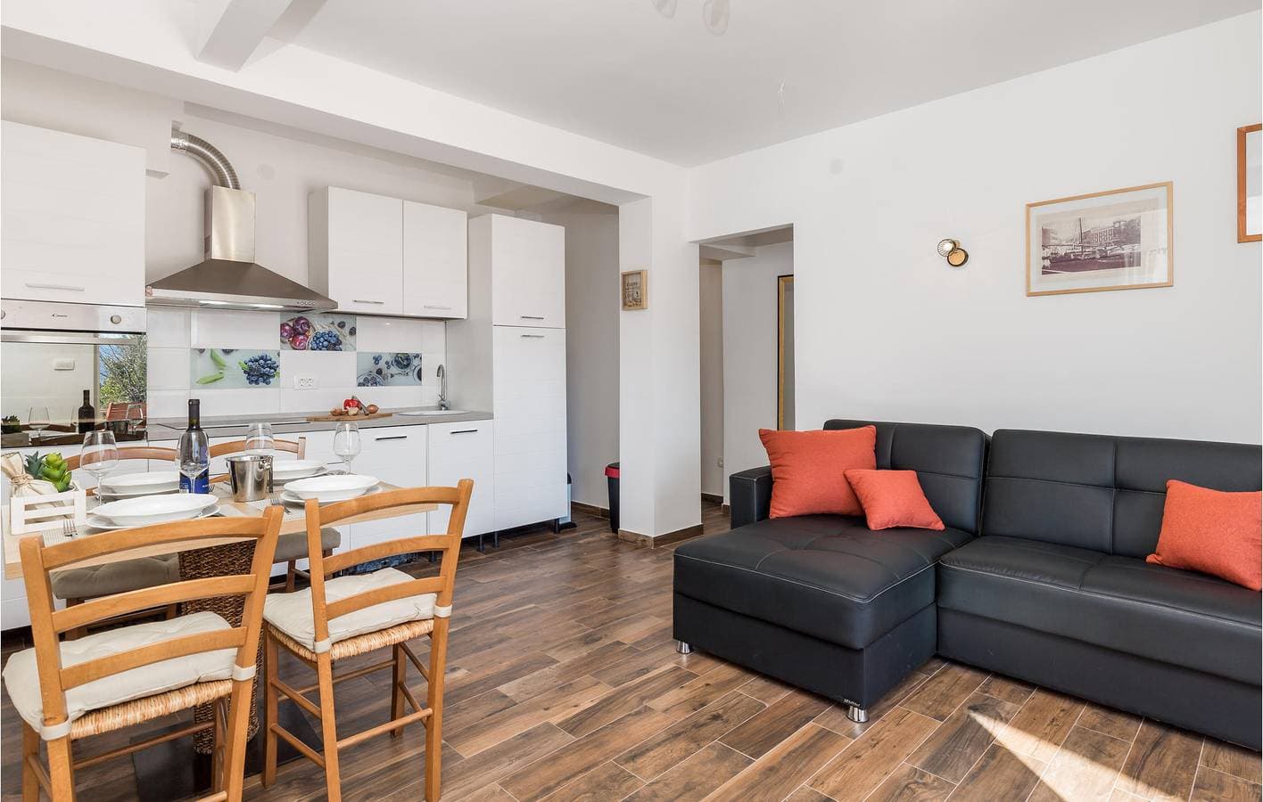 Foto 11 von 26: Gemütliche Ferienwohnung mit Terrasse in der Nähe eines Bistros und der Küste in Cres