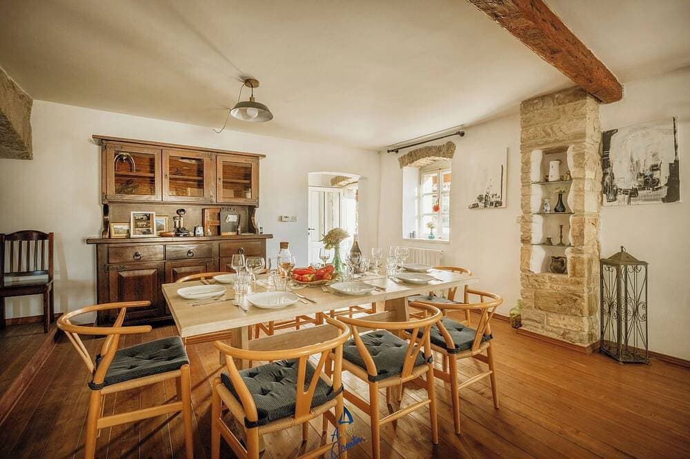 Foto 12 von 30: Rustikale Villa mit Pool für 10 Gäste