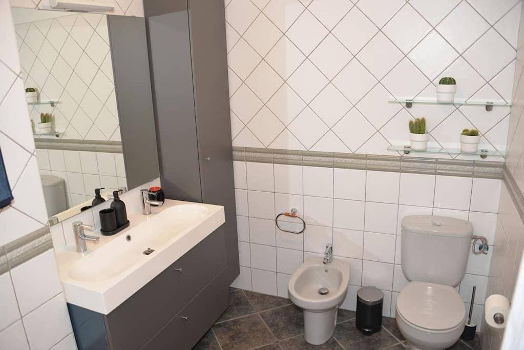 Foto 5 von 39: Two-Bedroom Apartment